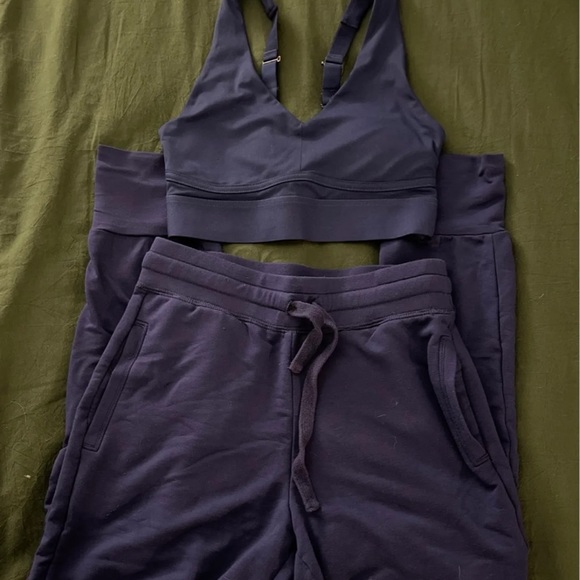 Fabletics Roam Set - Picture 5 of 7